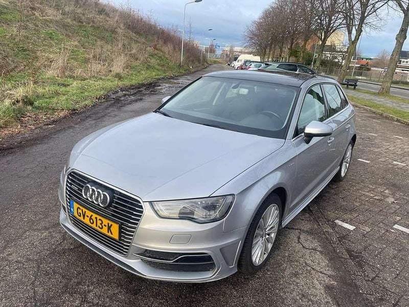 Grijs Occasion 2015 Audi A3 e-tron Hatchback | € 9.500 (Goede deal) - Afbeelding 1/4