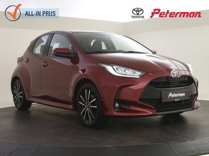 Rood Gebruikt 2021 Toyota Yaris Hybrid Hatchback | € 20.499 (Eerlijke prijs) - Afbeelding 1/4