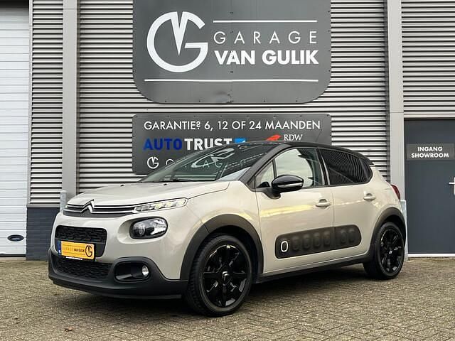 Grijs (metallic) Gebruikt 2018 Citroën C3 PureTech Hatchback | € 9.495 (Eerlijke prijs) - Afbeelding 1/3