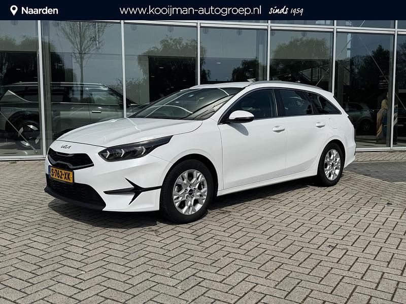 Wit Gebruikt 2023 Kia Ceed Hatchback | € 25.745 (Iets duurder) - Afbeelding 1/4