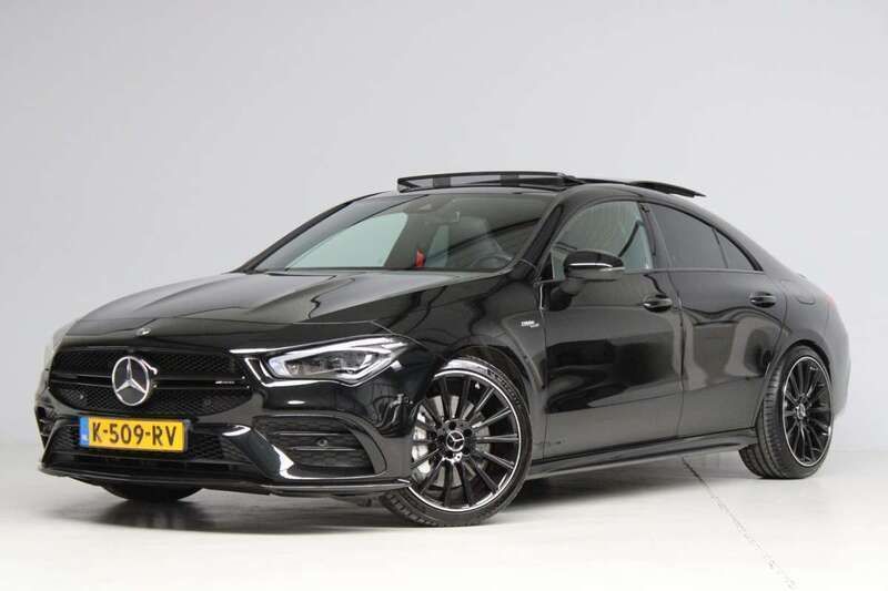 Zwart Gebruikt 2019 Mercedes CLA35 AMG Premium Plus Sedan | € 39.945 (Goede deal) - Afbeelding 1/4