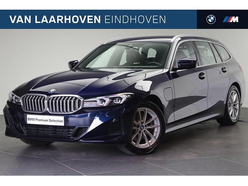 Blauw Gebruikt 2023 BMW 330e Stationwagen | € 43.950 (Iets duurder) - Afbeelding 1/4