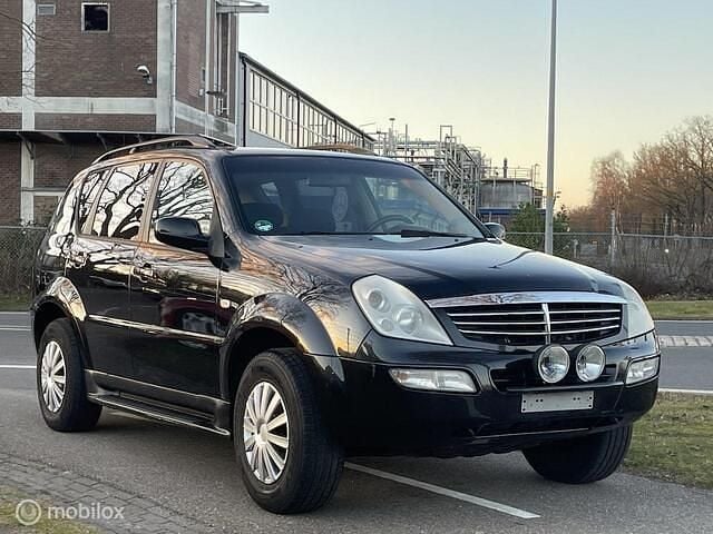 Occasion Ssangyong (KGM) Rexton 150 PK (110 kW) 2005 Zwart, metallic lak SUV