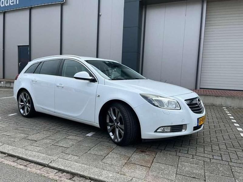 Wit Gebruikt 2010 Opel Insignia Sport Stationwagen | € 5.500 (Iets duurder) - Afbeelding 1/4