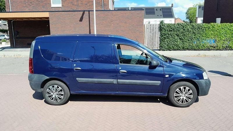 Blauw Gebruikt 2010 Dacia Logan Sedan | € 5.000 - Afbeelding 1/4