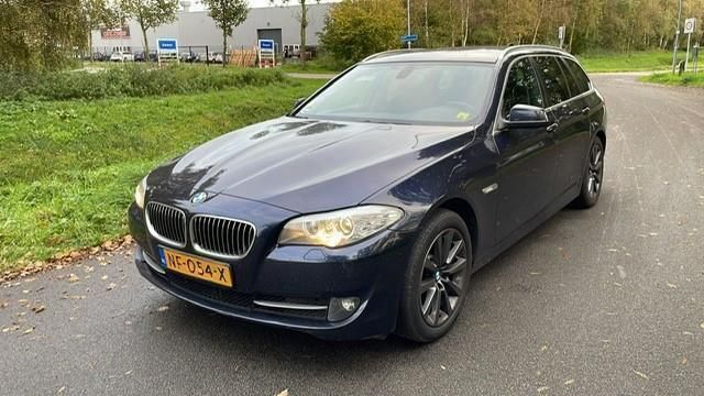 Blauw Gebruikt 2011 BMW 520 Executive Stationwagen | € 5.950 (Eerlijke prijs) - Afbeelding 1/4
