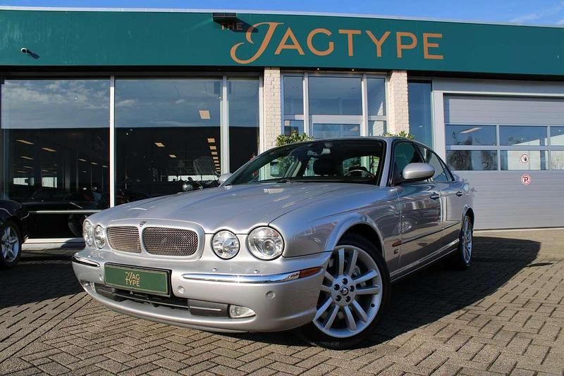 Zilver Gebruikt 2003 Jaguar XJR S Sedan | € 11.950 (Eerlijke prijs) - Afbeelding 1/4
