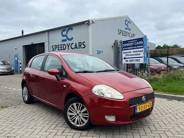 Rood Gebruikt 2006 Fiat Grande Punto Hatchback | € 1.049 (Goede deal) - Afbeelding 1/4