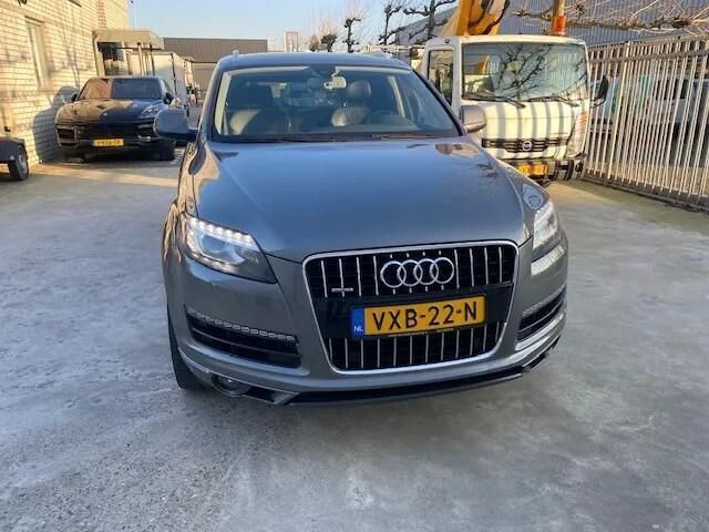 Grijs Gebruikt 2012 Audi Q7 SUV | € 18.586 (Goede deal) - Afbeelding 1/4