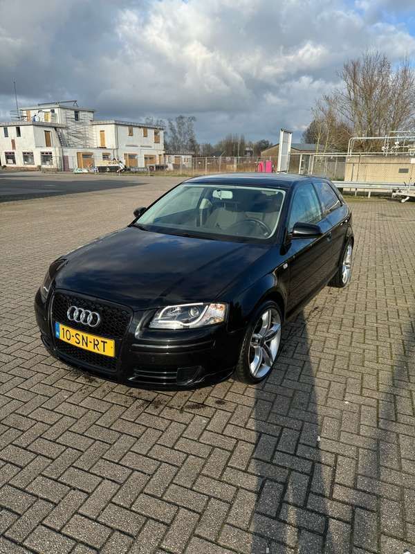 Zwart Gebruikt 2006 Audi A3 Attraction Hatchback | € 3.000 (Eerlijke prijs) - Afbeelding 1/4