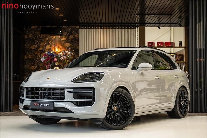 Grijs Occasion 2024 Porsche Cayenne Sport SUV | € 119.950 (Iets duurder) - Afbeelding 1/4