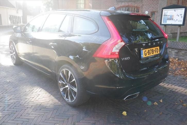 Occasion Volvo V60 Summum 153 PK (112 kW) 2017 Zwart Stationwagen