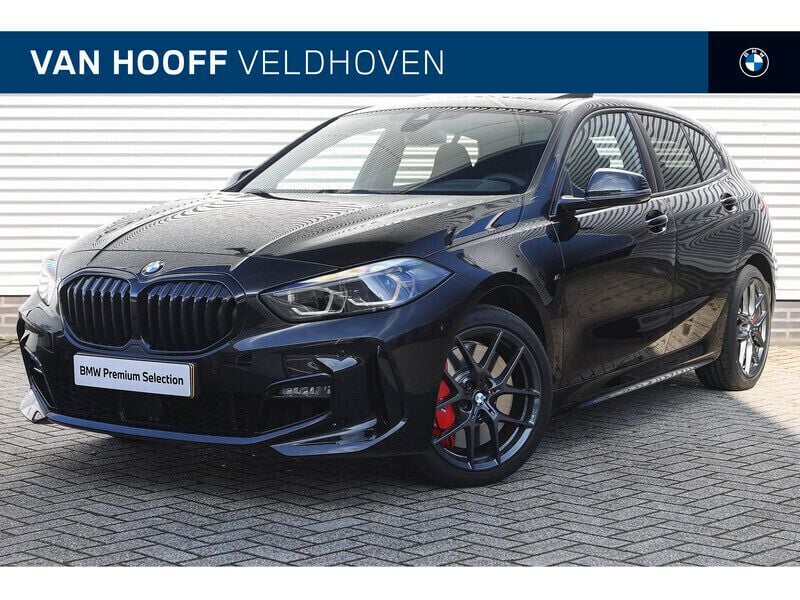Zwart Gebruikt 2024 BMW 120 Comfort Edition Hatchback | € 42.950 - Afbeelding 1/4