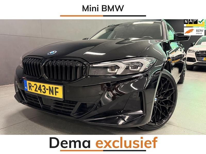 Zwart Gebruikt 2022 BMW 320 Stationwagen | € 34.950 (Eerlijke prijs) - Afbeelding 1/4