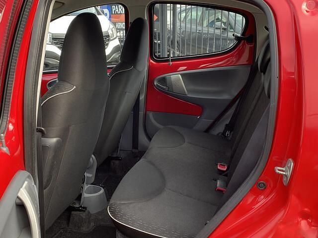 Occasion Peugeot 107 68 PK (50 kW) 2011 Rood (metallic) Hatchback