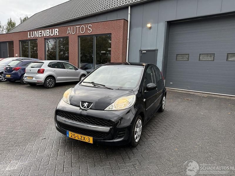 Zwart Gebruikt 2010 Peugeot 107 Urban Move Hatchback | € 999 (Goede deal) - Afbeelding 1/4