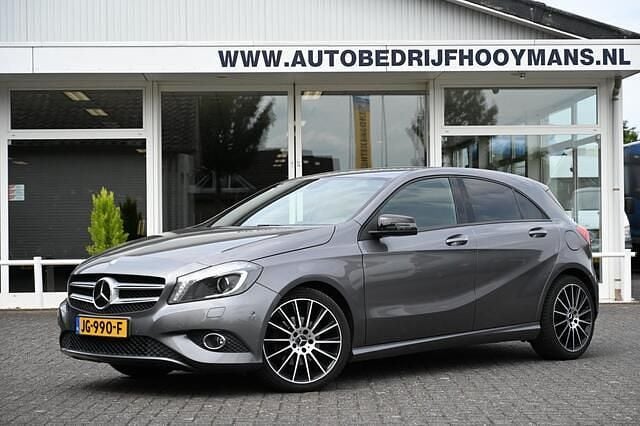 Grijs Gebruikt 2015 Mercedes A180 Ambition Hatchback | € 14.900 (Eerlijke prijs) - Afbeelding 1/4