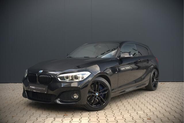 Zwart, metallic lak Gebruikt 2017 BMW 118 Executive Hatchback | € 19.945 (Iets duurder) - Afbeelding 1/4
