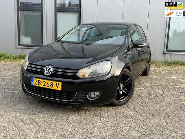 Zwart Gebruikt 2012 VW Golf VII Highline Hatchback | € 5.999 (Eerlijke prijs) - Afbeelding 1/4