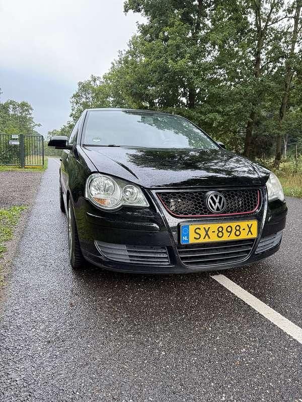 Zwart Gebruikt 2006 VW Polo Trendline Hatchback | € 3.000 (Eerlijke prijs) - Afbeelding 1/4