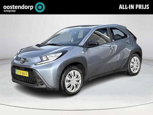 Grijs Gebruikt 2024 Toyota Aygo X Play SUV | € 17.450 - Afbeelding 1/4