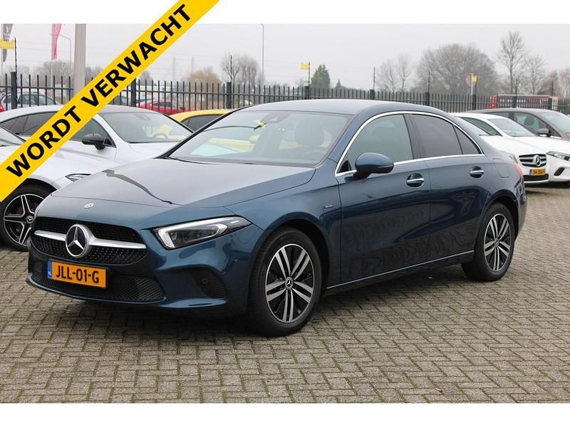 Blauw Gebruikt 2020 Mercedes A250 Premium Sedan | € 25.900 (Eerlijke prijs) - Afbeelding 1/4