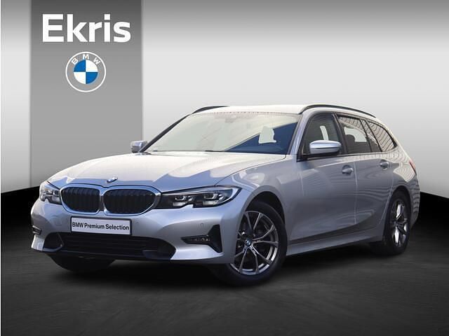 Grijs (metallic) Occasion 2020 BMW 318 Executive Stationwagen | € 27.900 (Eerlijke prijs) - Afbeelding 1/4