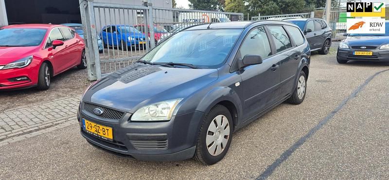 Grijs (metallic) Gebruikt 2006 Ford Focus Stationwagen | € 1.345 - Afbeelding 1/4