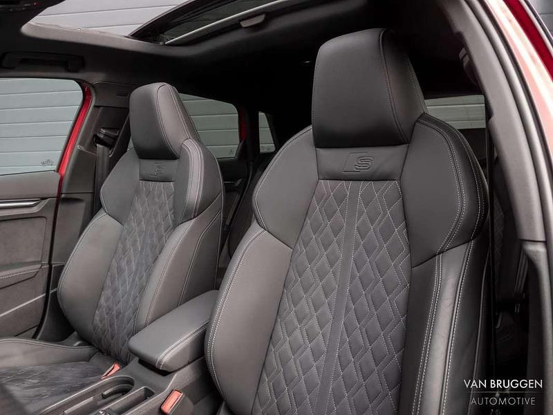 Occasion Audi A3 Sportback e-tron S-Line 245 PK (180 kW) 2021 Rood (metallic) Hatchback