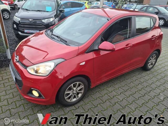 Rood Gebruikt 2014 Hyundai i10 Comfort Hatchback | € 6.975 (Iets duurder) - Afbeelding 1/4