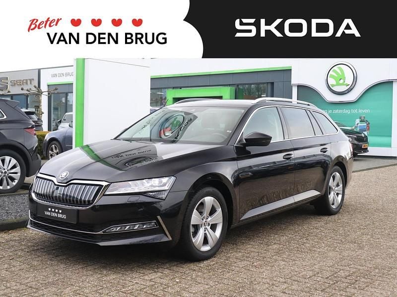 Zwart Gebruikt 2021 Skoda Superb Business Line Hatchback | € 28.745 (Eerlijke prijs) - Afbeelding 1/4