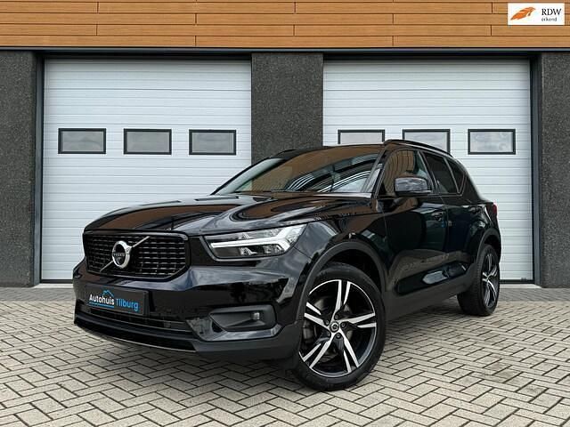 Zwart, metallic lak Gebruikt 2021 Volvo XC40 R-Design SUV | € 34.990 (Eerlijke prijs) - Afbeelding 1/4