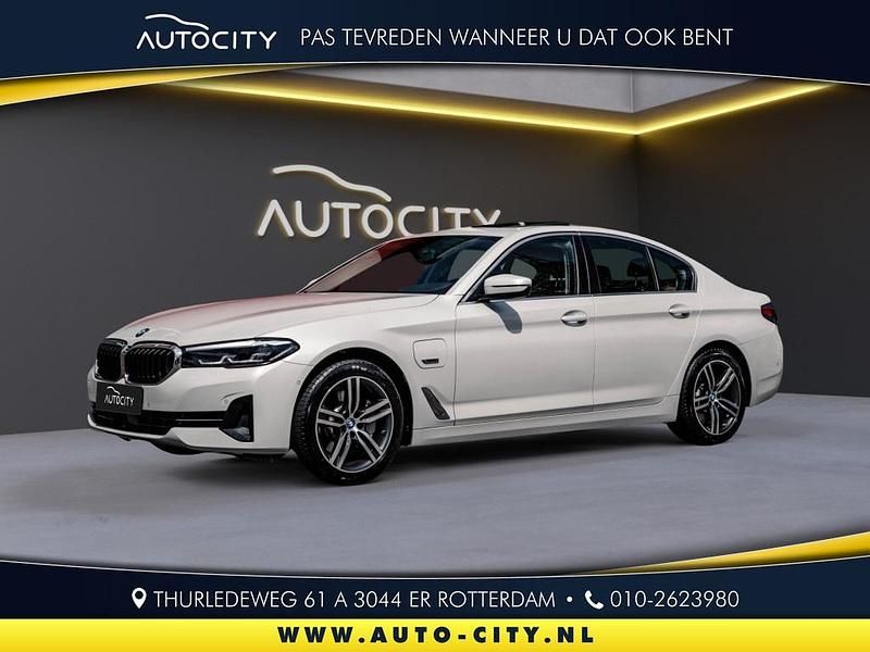 Wit Gebruikt 2023 BMW 530 Sedan | € 39.950 - Afbeelding 1/4