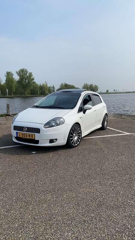 Wit Occasion 2008 Fiat Grande Punto Hatchback | € 2.750 (Duur) - Afbeelding 1/4