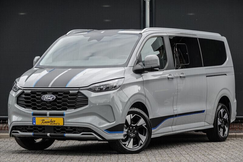 Grijs Nieuw 2025 Ford Tourneo Sport Van | € 69.950 - Afbeelding 1/4