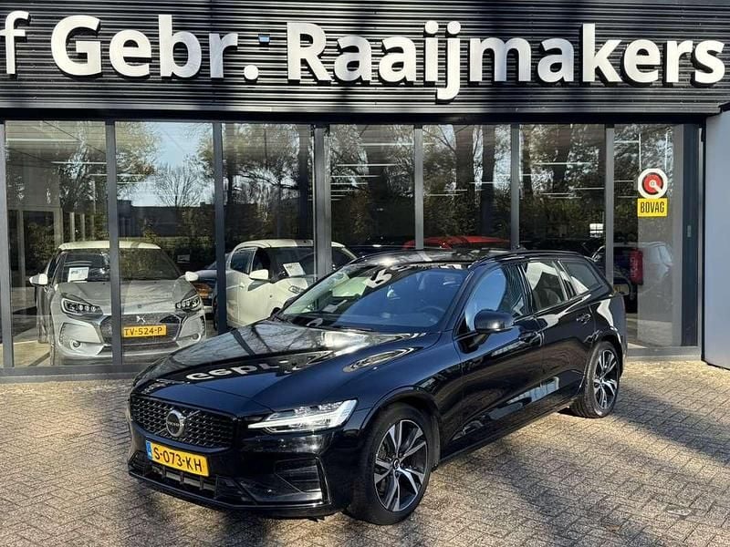 Zwart Occasion 2023 Volvo V60 Plus Stationwagen | € 20.900 (Super prijs) - Afbeelding 1/4