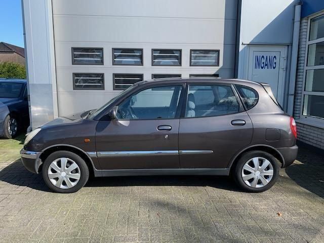 Occasion Daihatsu Sirion 56 PK (41 kW) 2000 Grijs Hatchback