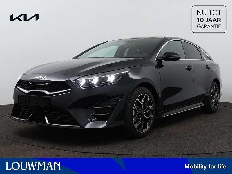 Zwart metallic Gebruikt 2024 Kia ProCeed GT-Line Hatchback | € 32.940 (Eerlijke prijs) - Afbeelding 1/3