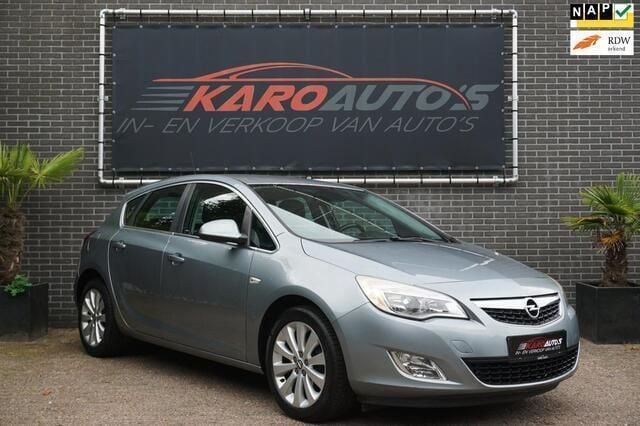 Grijs, metallic lak Gebruikt 2011 Opel Astra Cosmo Hatchback | € 4.950 (Goede deal) - Afbeelding 1/4
