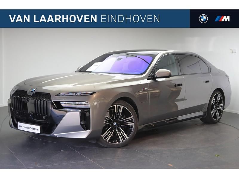 Grijs Occasion 2023 BMW 750e Executive Sedan | € 96.950 (Iets duurder) - Afbeelding 1/4
