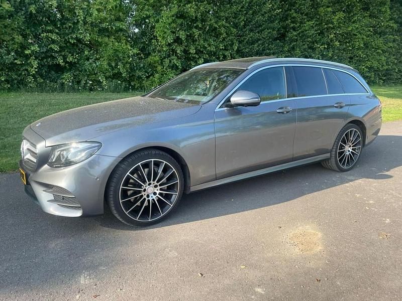 Grijs Occasion 2016 Mercedes E200 Business Stationwagen | € 22.950 (Eerlijke prijs) - Afbeelding 1/4