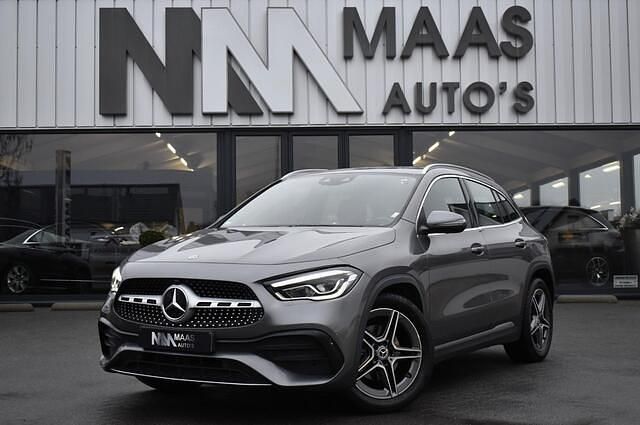 Grijs Occasion 2020 Mercedes GLA200 AMG line SUV | € 32.495 (Goede deal) - Afbeelding 1/4