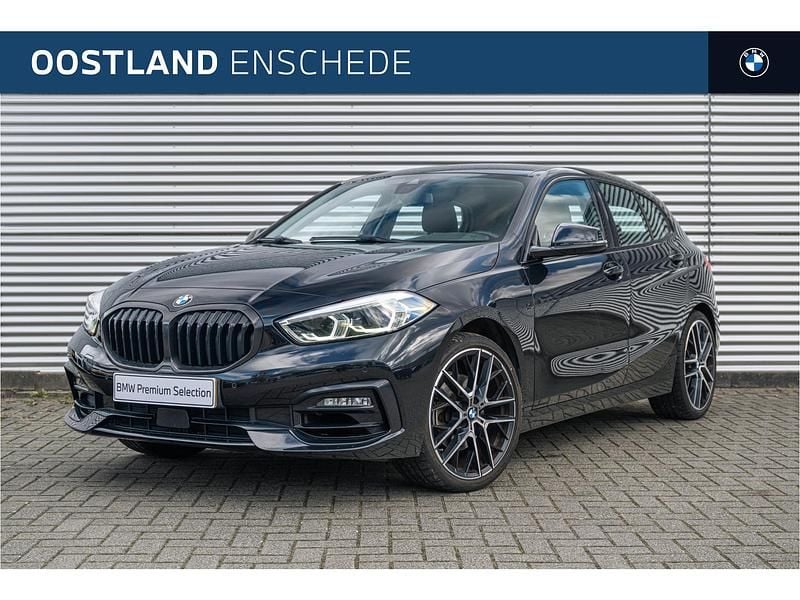 Zwart Gebruikt 2020 BMW 118 Executive Hatchback | € 22.950 (Goede deal) - Afbeelding 1/4