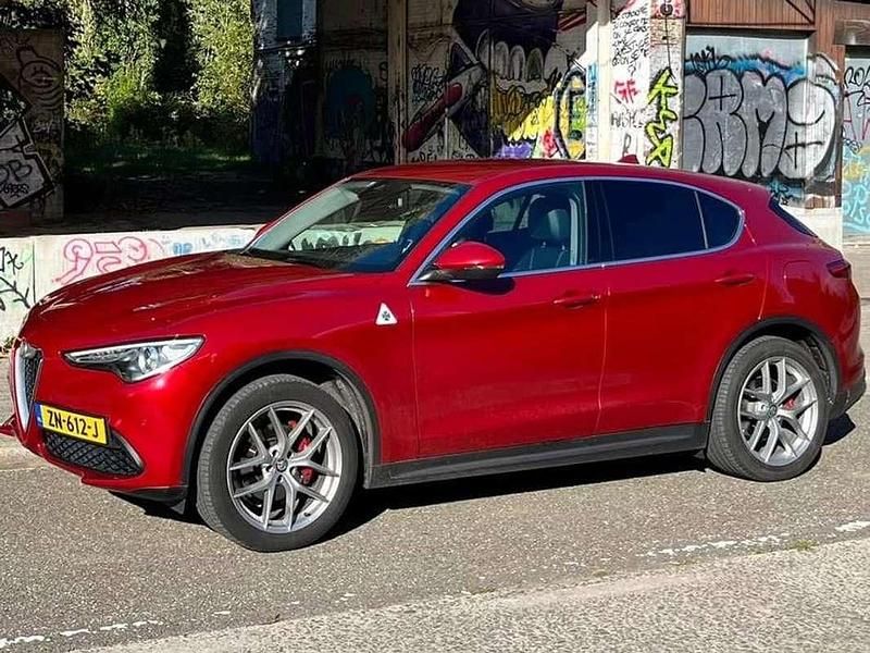 Rood Gebruikt 2019 Alfa Romeo Stelvio SUV | € 36.500 (Iets duurder) - Afbeelding 1/4