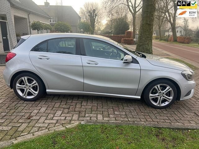 Grijs Gebruikt 2015 Mercedes A200 Prestige Hatchback | € 12.950 (Goede deal) - Afbeelding 1/4