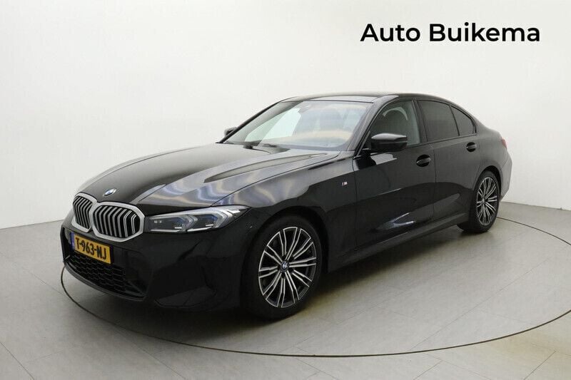 Zwart Gebruikt 2022 BMW 320 M Sport Sedan | € 41.500 (Eerlijke prijs) - Afbeelding 1/4