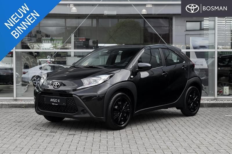 Zwart Nieuw 2025 Toyota Aygo Play Hatchback | € 22.444 (Goede deal) - Afbeelding 1/4