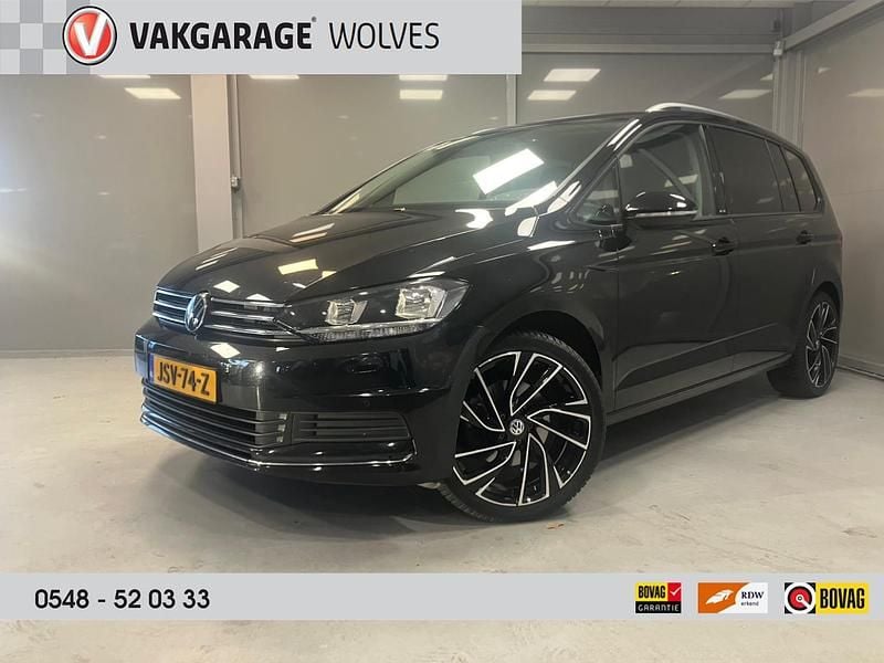 Zwart Occasion 2025 VW Touran Active MPV | € 28.945 (Super prijs) - Afbeelding 1/4