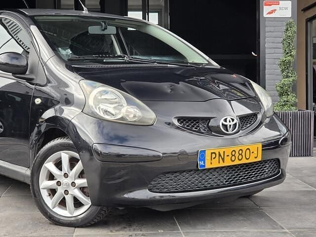 Occasion Toyota Aygo 68 PK (50 kW) 2006 Zwart Hatchback