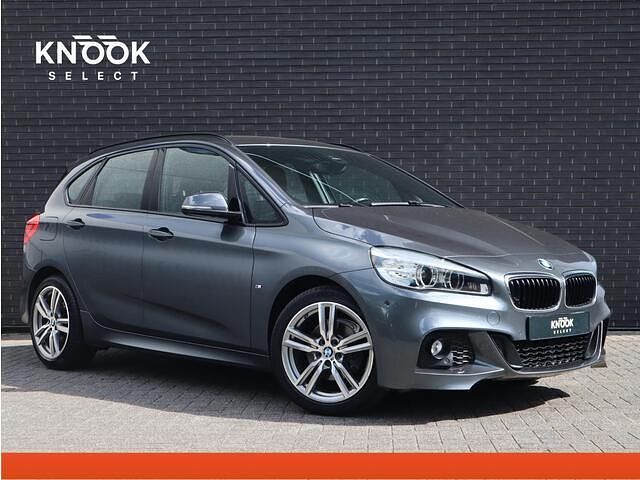 Grijs Gebruikt 2017 BMW 218 Executive Stationwagen | € 17.445 (Eerlijke prijs) - Afbeelding 1/4